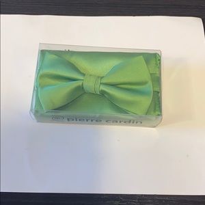 NWT  PIERRE CARDIN GREEN NECKWEAR